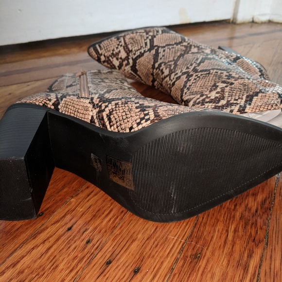 Miss Lola Triumph booties - Picture 3 of 4